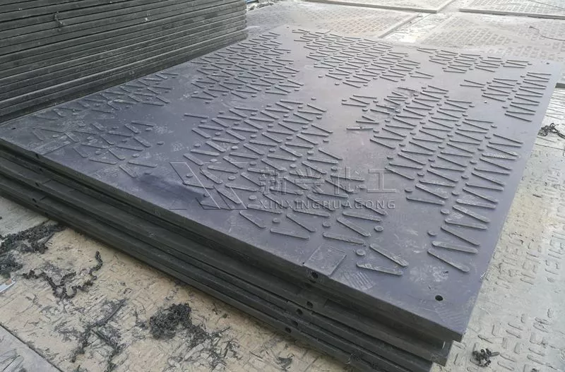 Mobile road coverage from polymer composite material