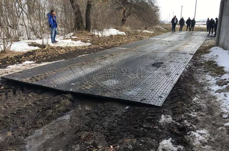 Mobile road coverage mats